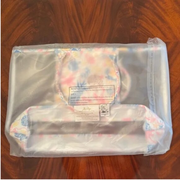 Lilly Pulitzer Clear Beach Tote Bag in Barefoot Beachcomber - Picture 11 of 11